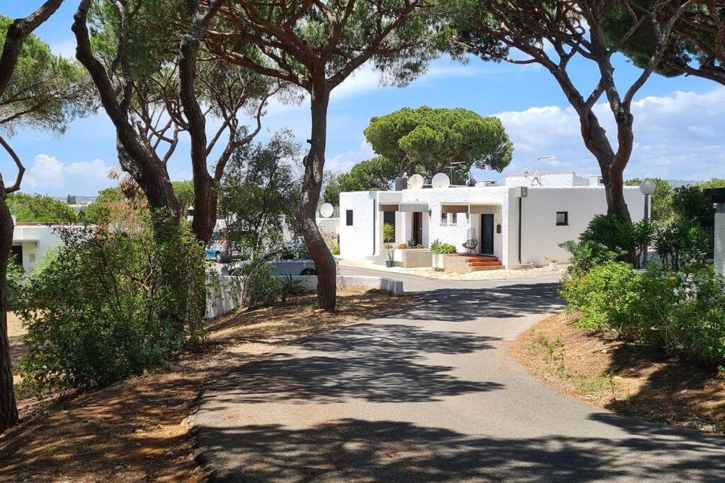 Sunny Villa With Golf Front View Виламура Экстерьер фото