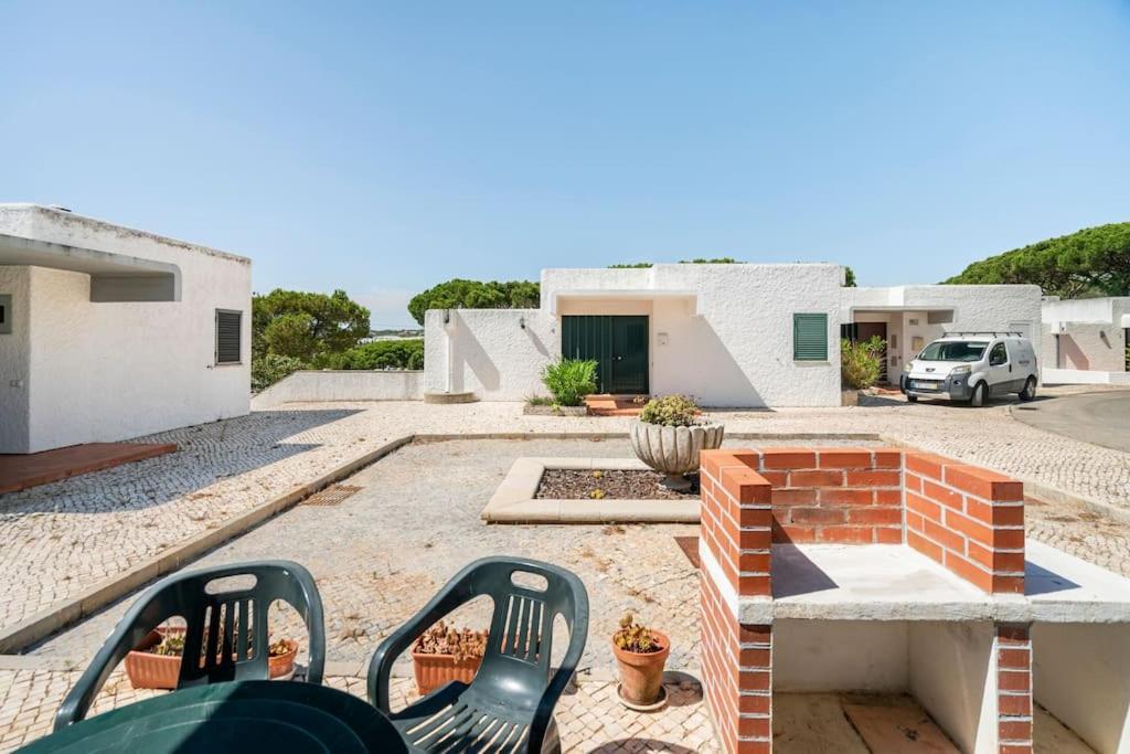 Sunny Villa With Golf Front View Виламура Экстерьер фото