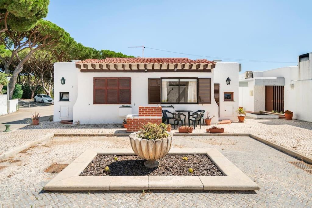 Sunny Villa With Golf Front View Виламура Экстерьер фото