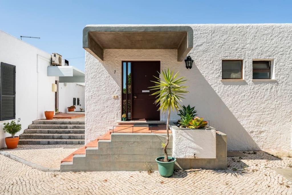 Sunny Villa With Golf Front View Виламура Экстерьер фото